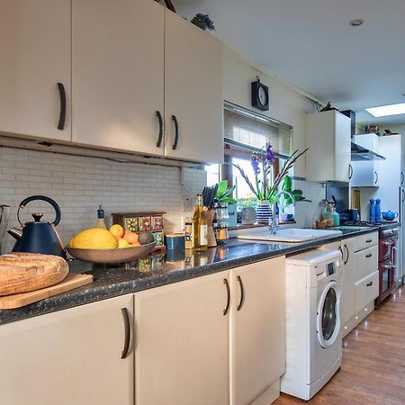 Finest Retreats - Bracken Villa Dormansland Екстериор снимка
